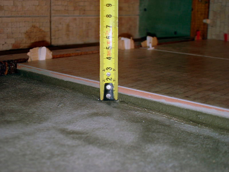 Толщина плиточного клея в 1.5 см