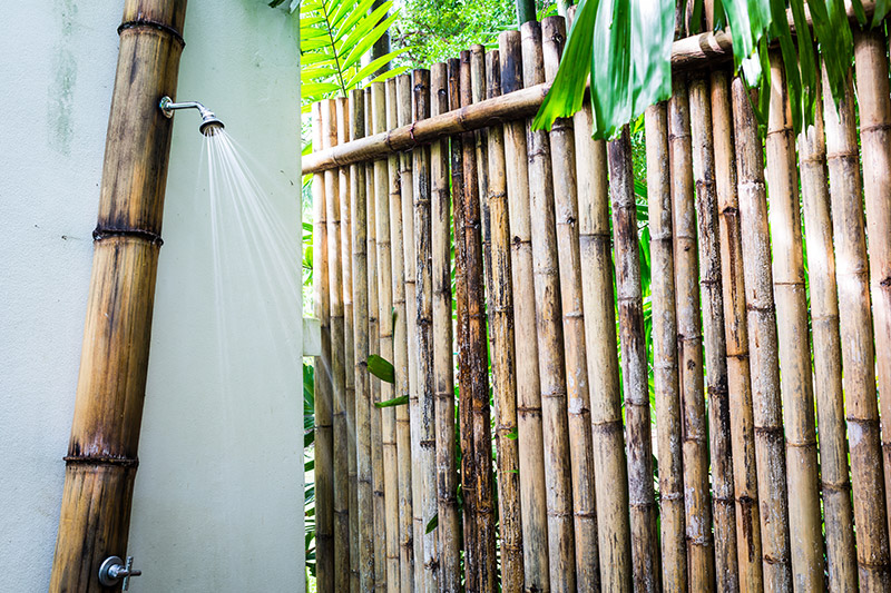 Бамбук для декора труб водопровода