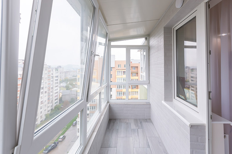 Остекленный балкон в квартире