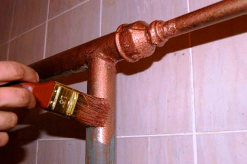 Покраска труб в ванной в стиле ретро